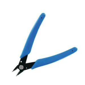 T08001- Pince coupante pour photogravure et plastique