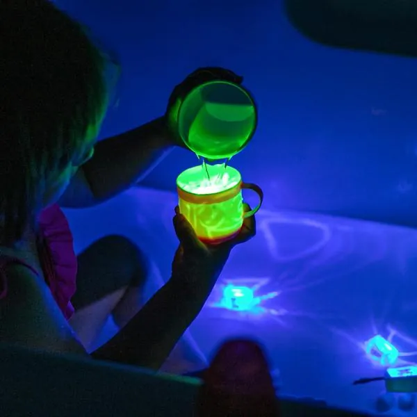 JOUET DE BAIN - CUBES VERTS PIPPA - GLO PALS – Image 3